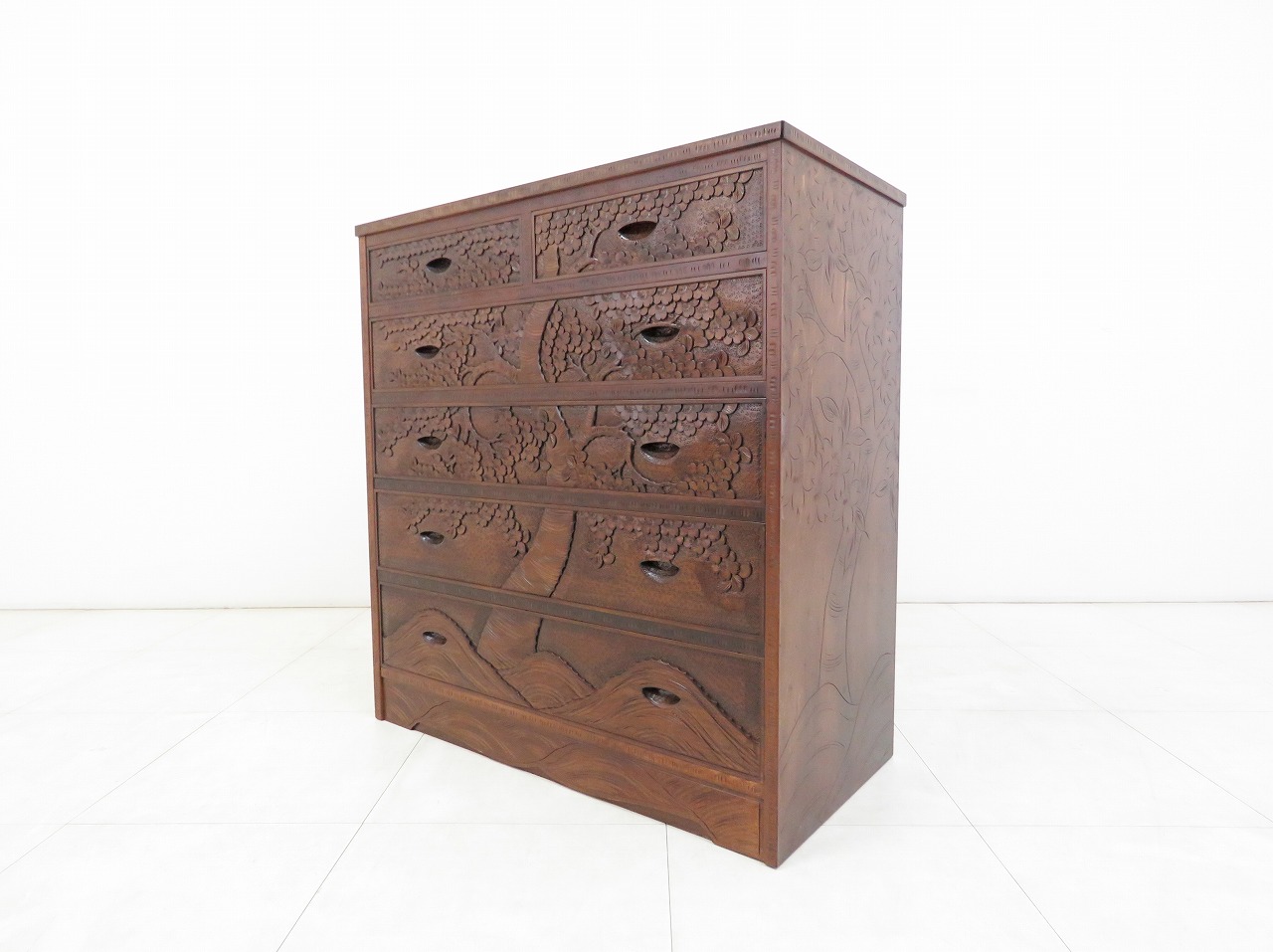 残りわずか】 【時代の美品】軽井沢彫り 希少 鉄金具 階段箪笥 中桐 5