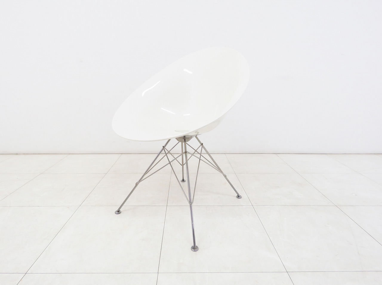 Kartell  カルテル　エロエスチェア　4本脚　ホワイト エロエス 4本脚｜Kartell｜カルテルオフィシャルサイト