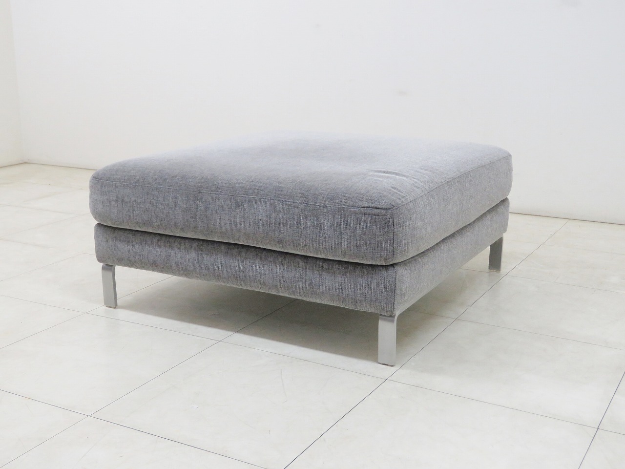 展示品】IDC大塚家具 本革オットマン モダンデザイン スツール チェア