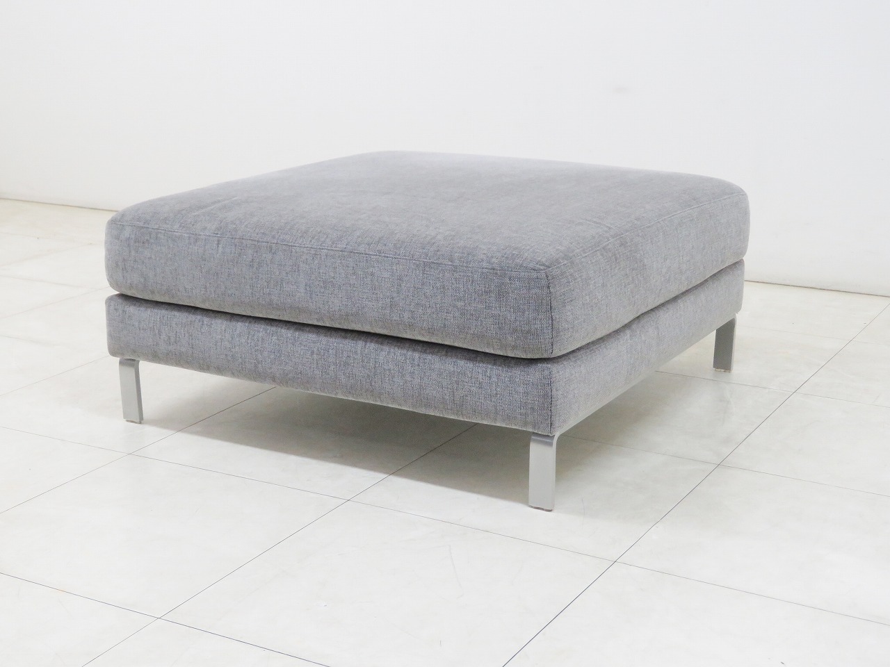 ☆美品☆□IDC大塚家具□リーデル オットマン□スツール ロビーチェア